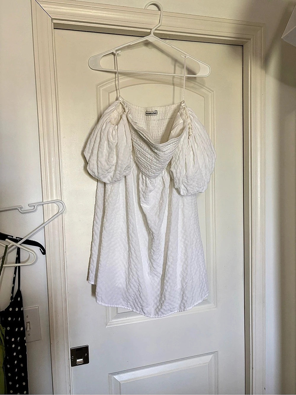 Abercrombie & Fitch White Smocked Off-the-Shoulder Puff Sleeve Top Puff Sleeve